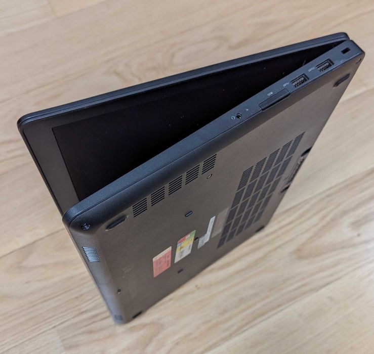 Laptop Dell Precision 3510 - uszkodzony, stacja dokująca