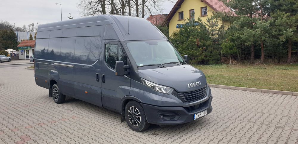 Wynajem Busów Dostawczych i Lawet