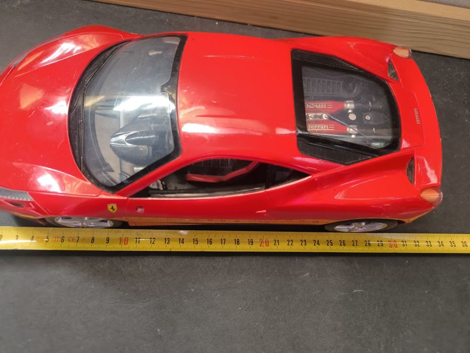 Miniatura Ferrari 458 Italia (Escala 1:18) Vermelha
