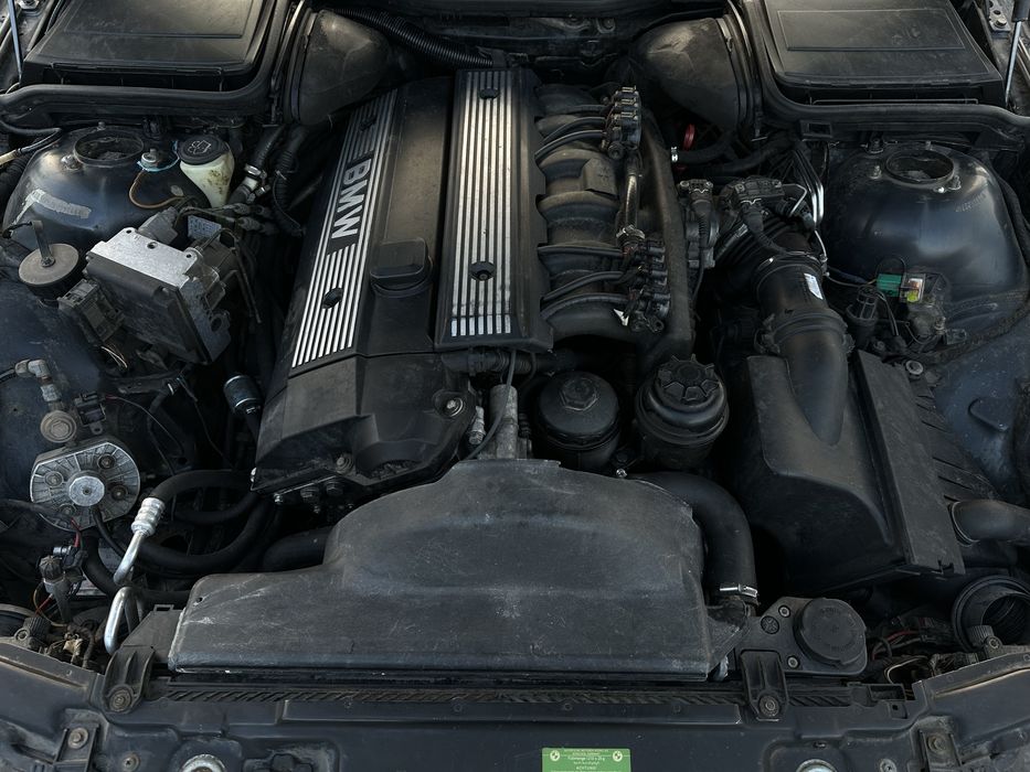 Черная BMW E39 ГАЗ Бензин