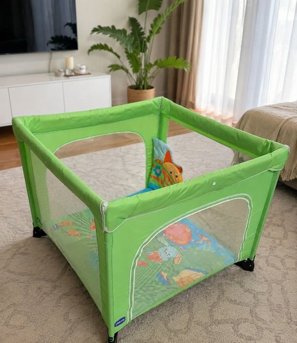 Parque Chicco bebê brincar