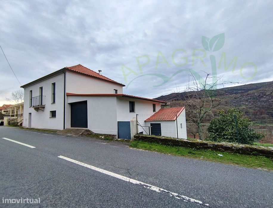 Moradia T2 com garagem e terraço em Penedono