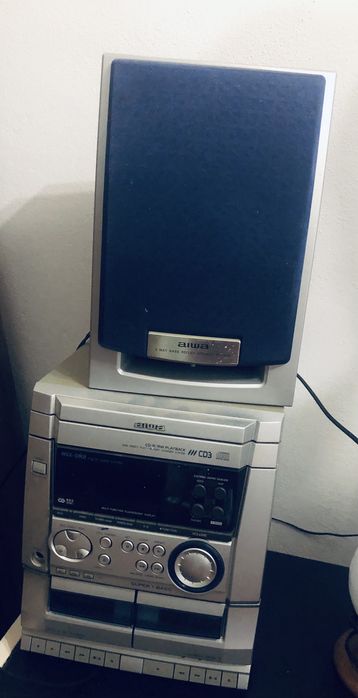 Radio antigo com coluna