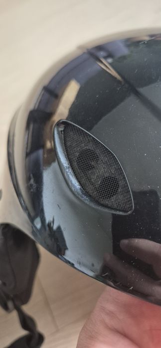 Kask do deski snowboardowej lub nart.