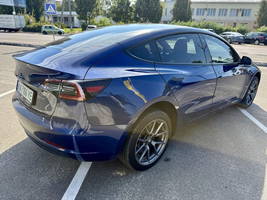 Tesla model 3 2023 залізо фосфат