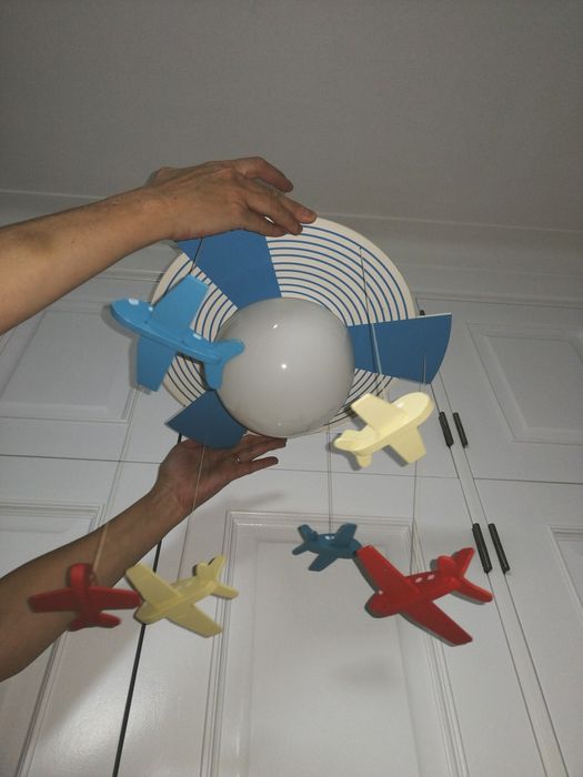 Candeeiro tecto para quarto de criança