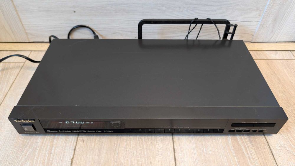 Tuner Technics ST-610 L ! IDEALNY STAN ! NIE Przestrojony ! Polecam ! Oryginalny STAN !