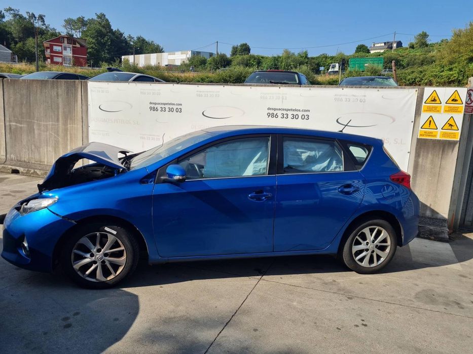Chapeleira Da Mala Toyota Auris E18