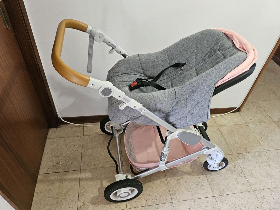 Baby stroller with infant car seat.63825515760641122