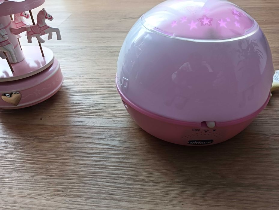 Carrossel com música e bola com luz e música