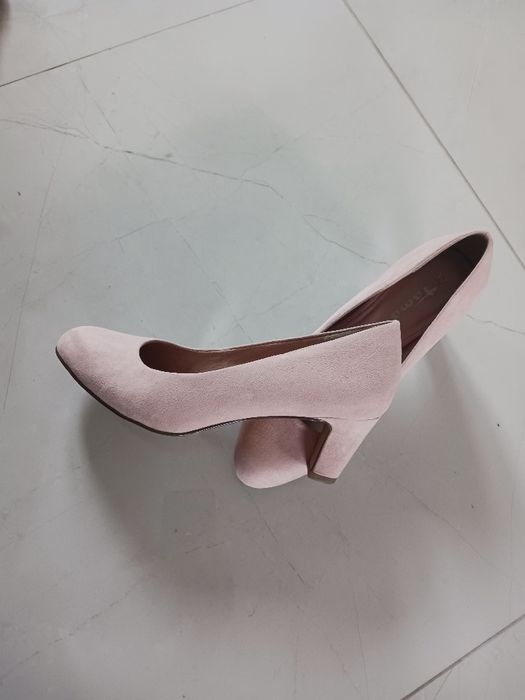 Buty na obcasie.