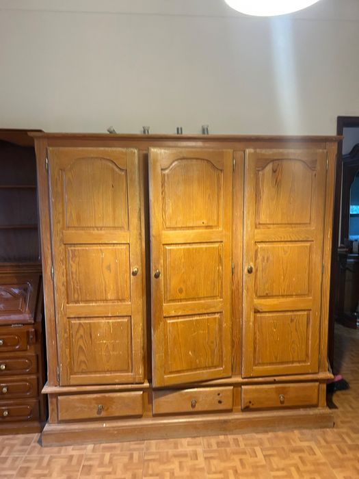 Móvel em pinho vintage de ótima qualidade