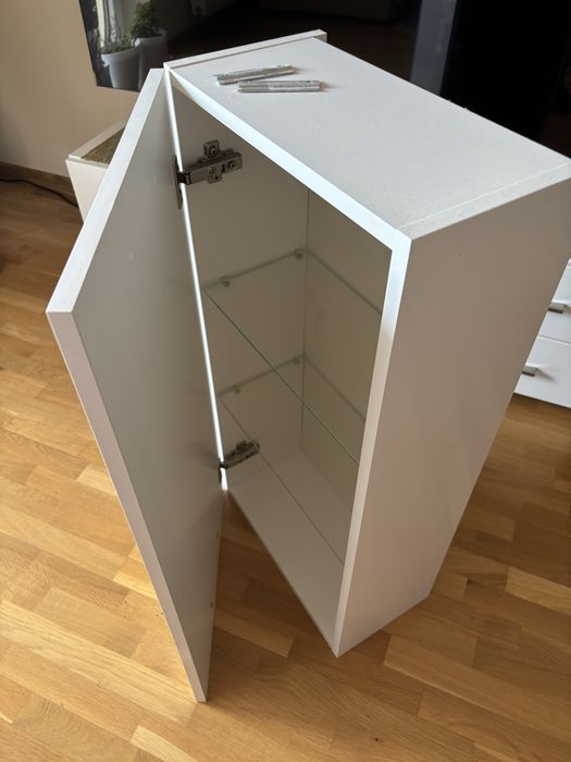 Biała szafka wisząca do łazienki szerokość 40cm