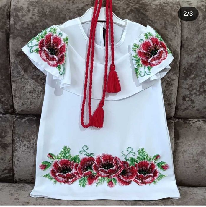 Вишита бісером дитяча сукня-вишиваночка