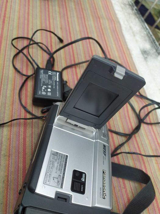 camera de filmar com alguns anos como nova.