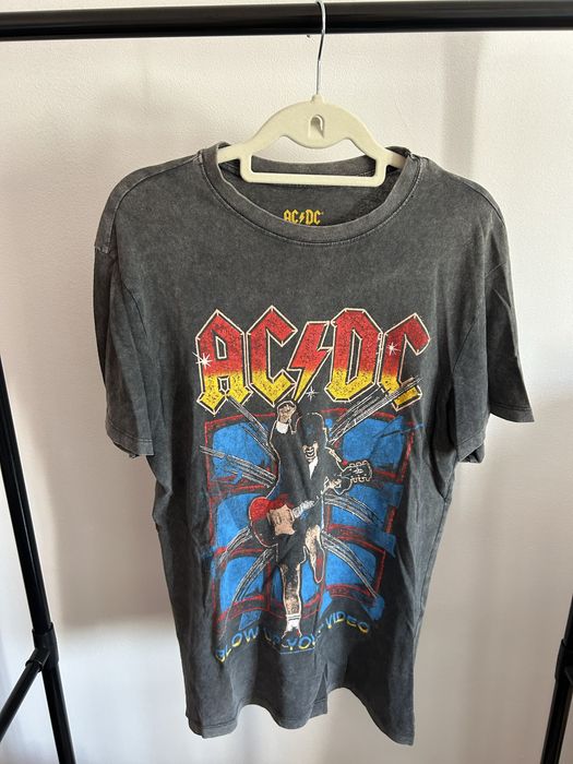 T-shirt ac/dc.