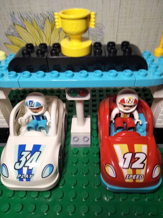 LEGO DUPLO "Гоночні автомобілі" 10947