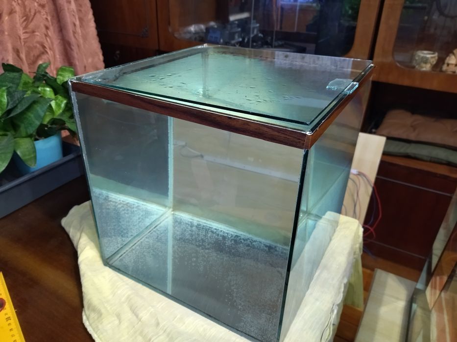 Продам аквариум кубик