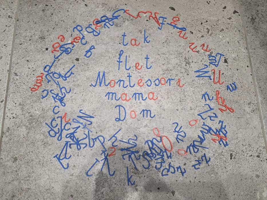 Ruchomy alfabet Montessori - polskie litery pisane, samogłoski i spółgłoski