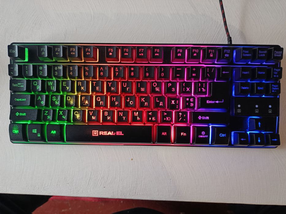 Продам клавиатуру Real-El Gaming 8710