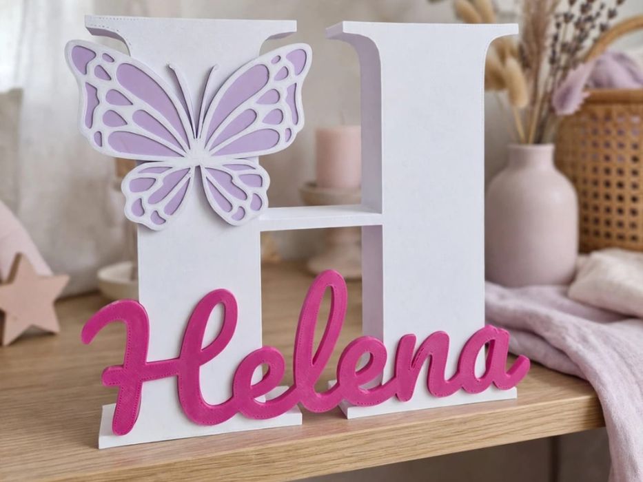 Placa decorativa com o nome Helena e borboleta