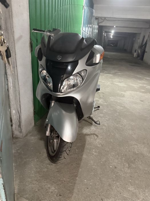 SUSUKI BURGMAN 650 ( Excelente estado)