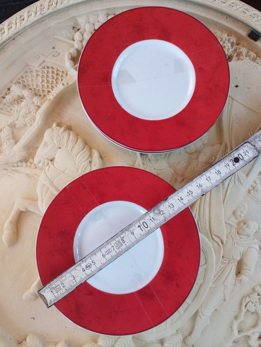 4 Small Red Plates. Arc.441728695283240960