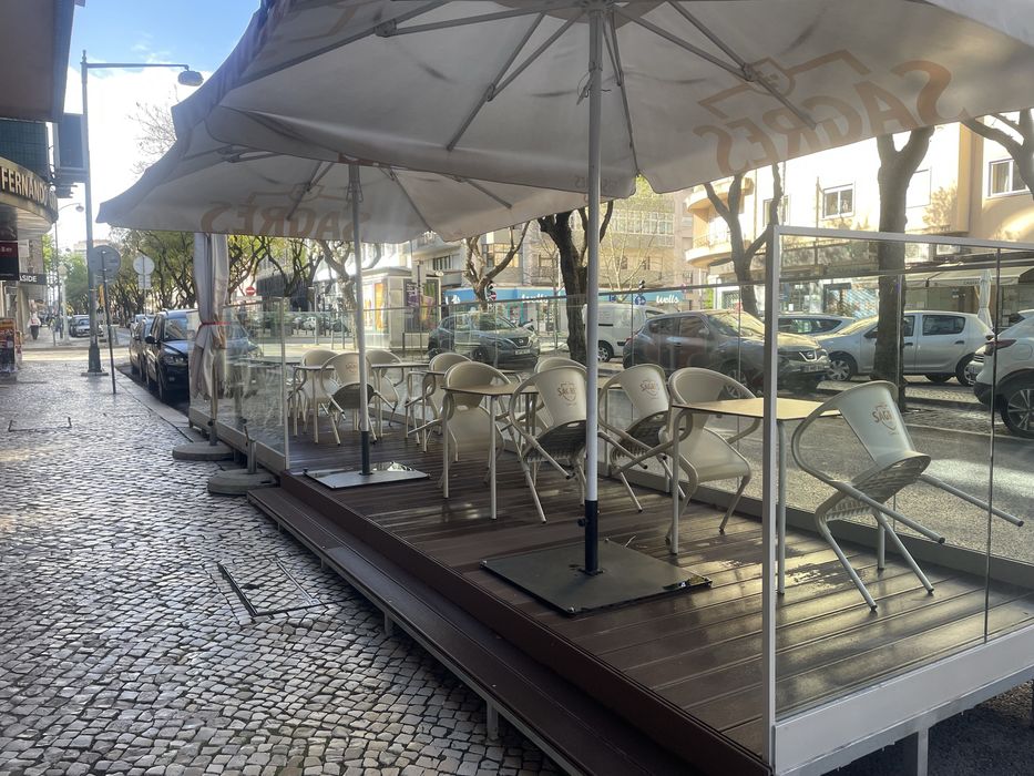 Trespassase Restaurante em pleno funcionamento Av novas