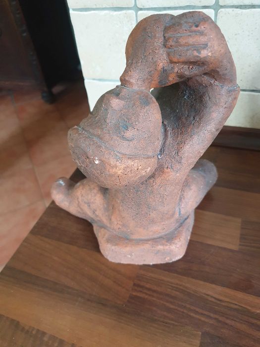 Figurka Pijący chłopiec