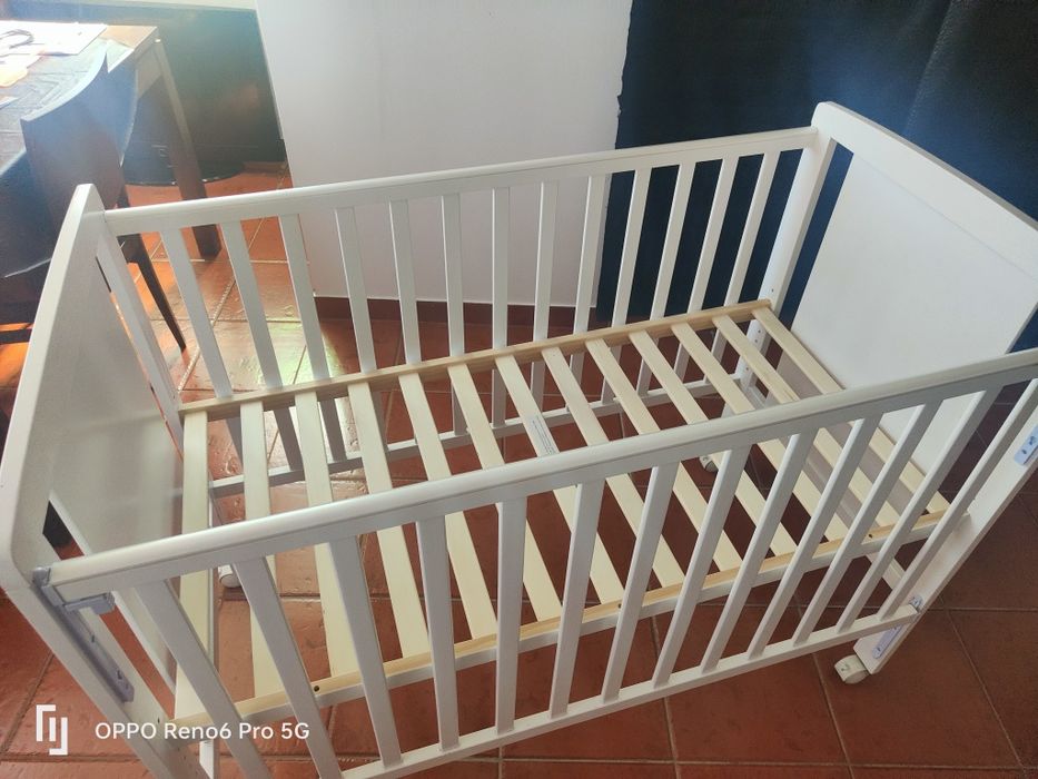 Cama bebé sem colchão como novo