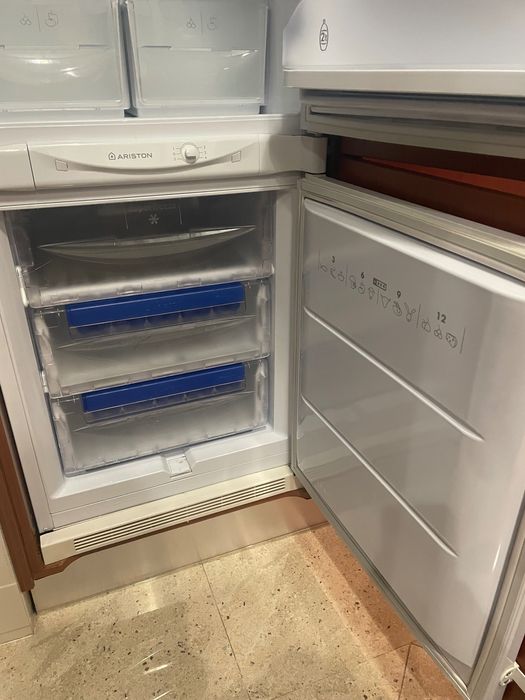 Frigorífico de encastre Ariston