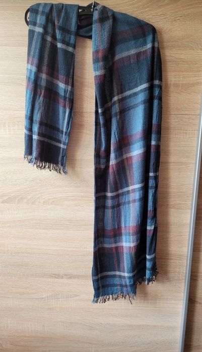 Szalik w kratkę z miękkiego materiału