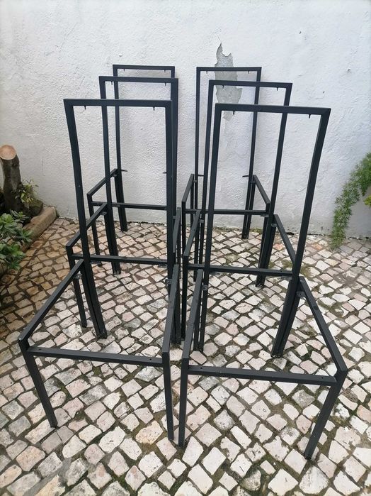 Seis cadeiras em ferro forjado de sala para ser forradas