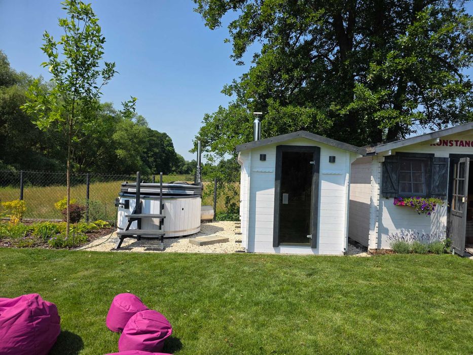 zestaw sauna sucha typu domek z jacuzzi