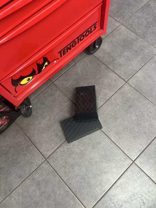 Podnsonik nozycowy italy 4 tony wysoki autom.