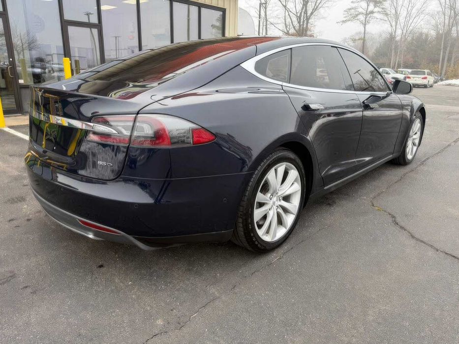 Tesla Model S      2018