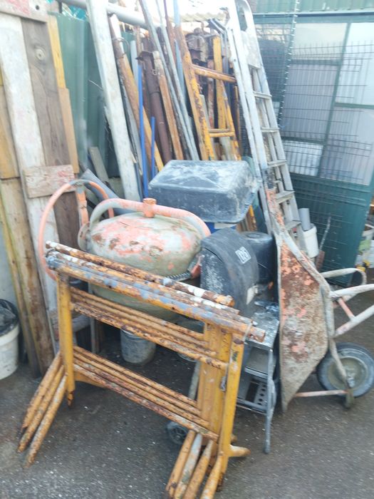 Vendo batunaira prumos e cavaletes