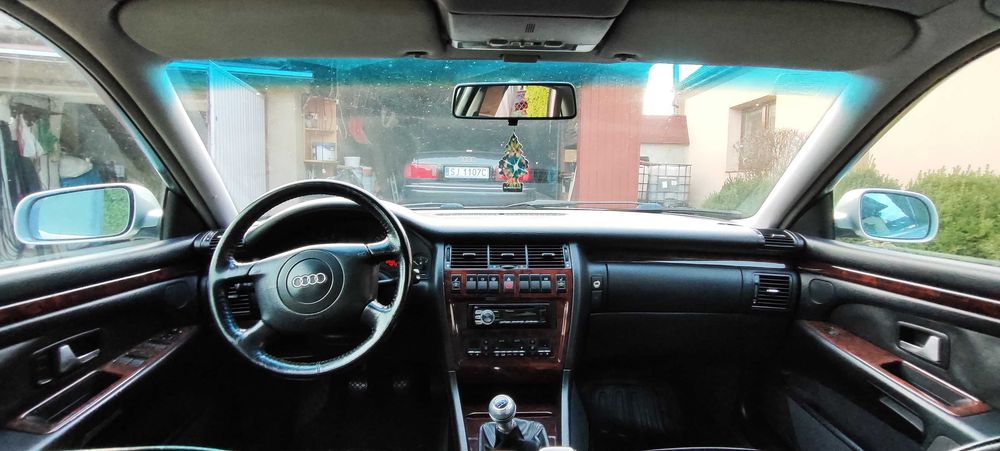 Audi A8 (D2) 2.8 V6 Manual