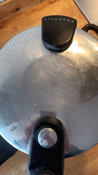 Panela de pressão grande