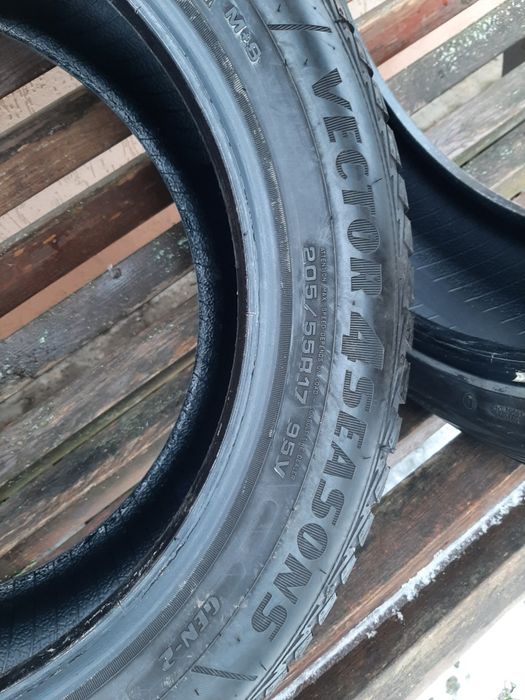 Пара шин 205 55 17 Goodyear Vector4Seasons