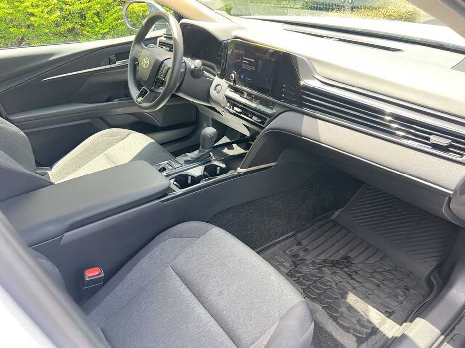 Toyota Camry      2025