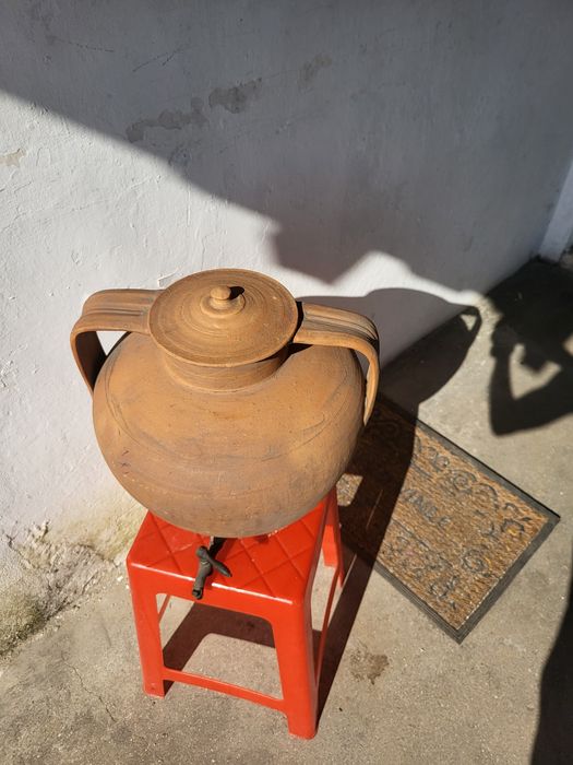 Talhas de barro muito antigas 1 com torneira