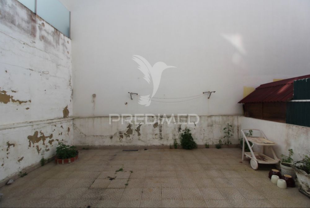 T1 r/chão adaptado a T2 com quintal – Alcochete