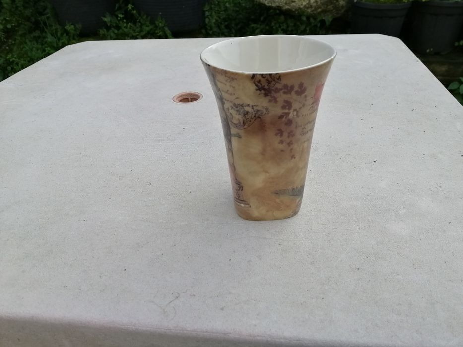 Caneca bonita pintada a mão