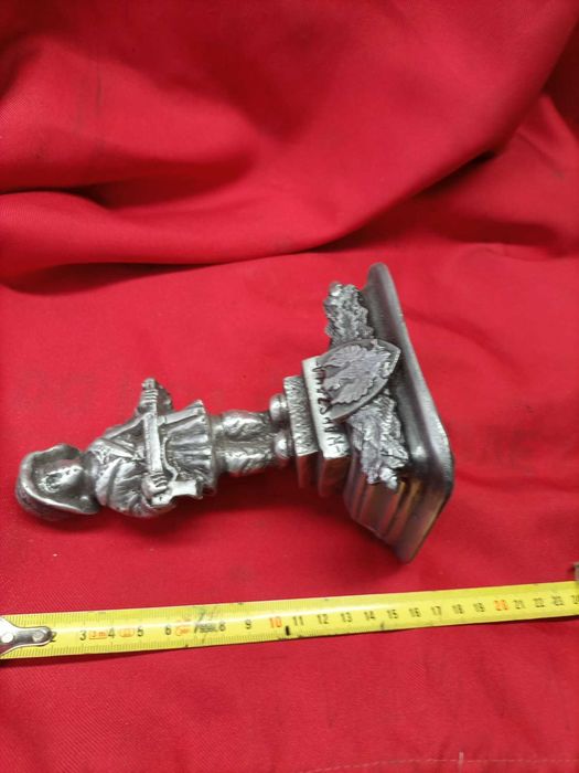 figurka ,metalowy mały powstaniec