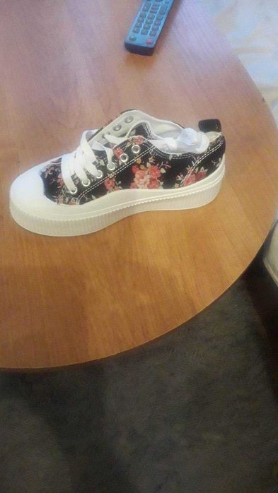 Buty damskie w kwiatki