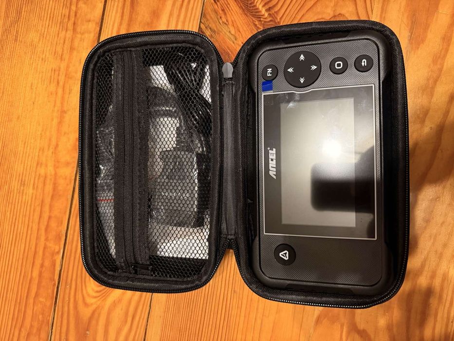 Продам прилад який показує помилки  в машині.