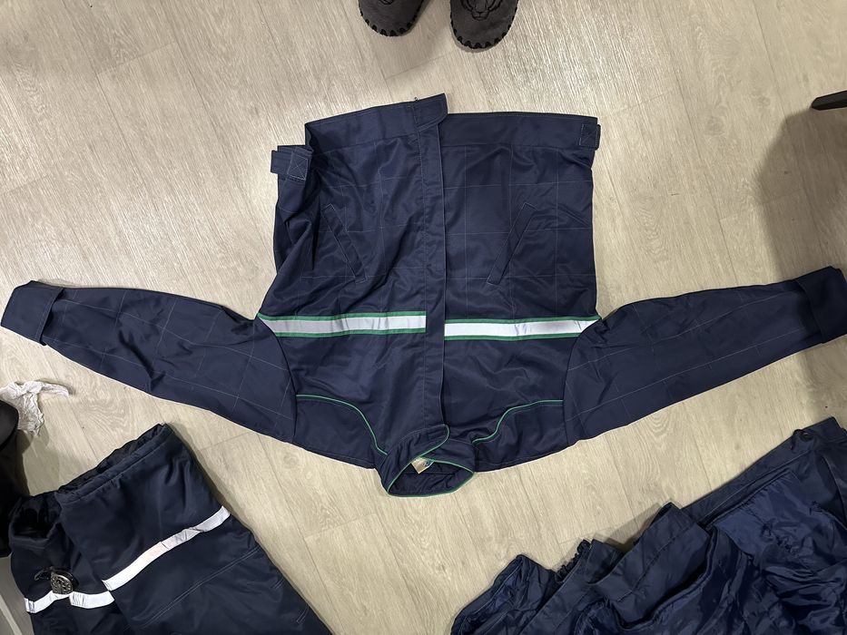 Продам комбинезон, зимнюю куртку, рабочая форма размер 66, 52 комплект