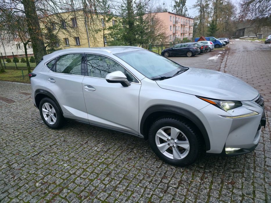 Lexus nx300h stan b.dobry