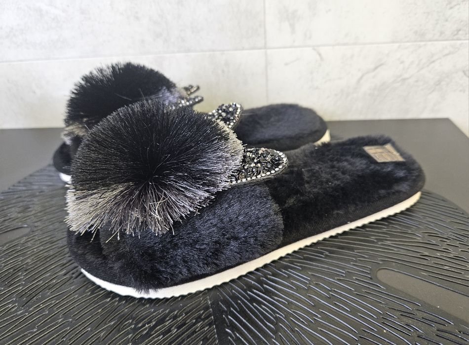 Pantofle klapki czarne rozm. 36